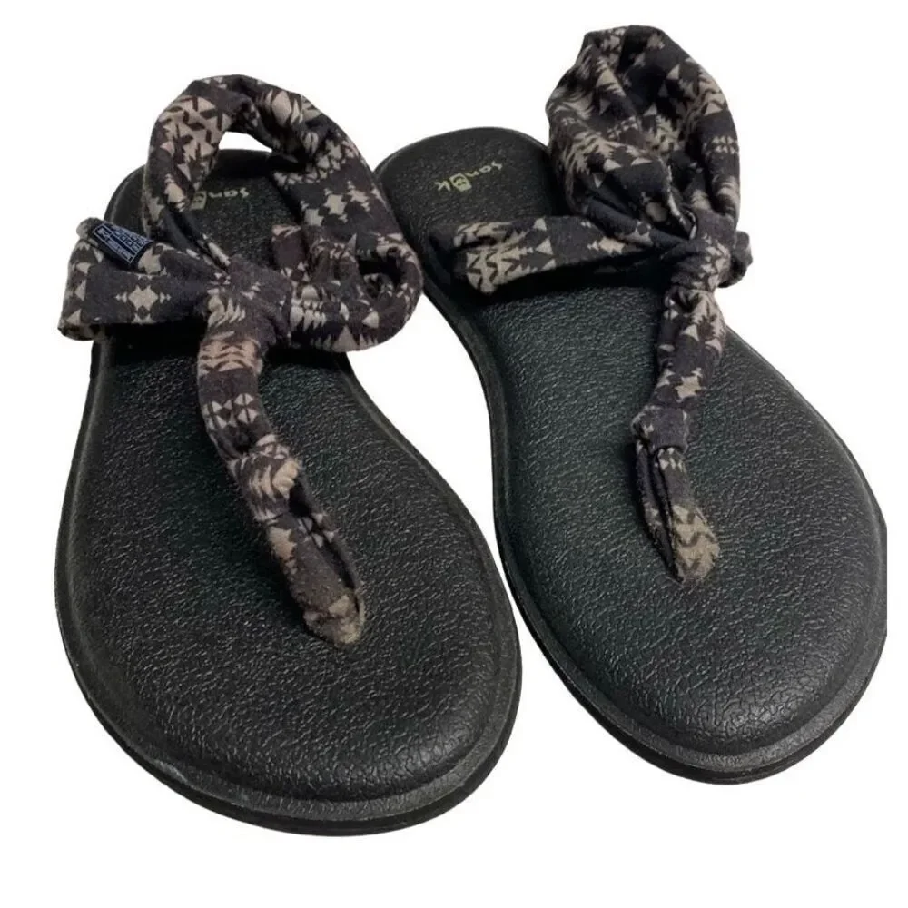 Sanuk girls yoga sling two printed sandal size 5 ￼￼